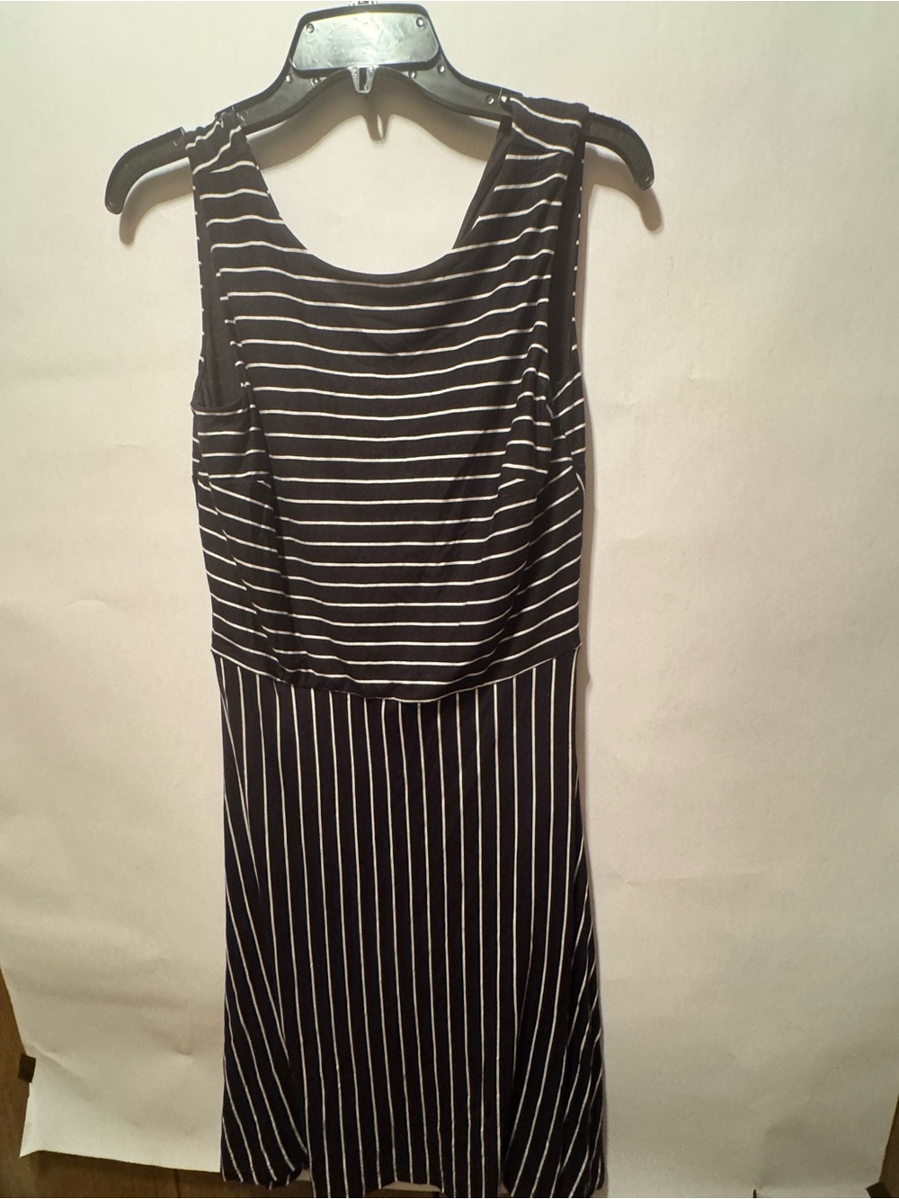 LOFT Black and White stretch lightweight Striped Midi Dress NET Sz 6